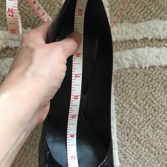 Tory Burch Black Patent Leather Wedge With Iconic Logo Size 8.5. Like New! - Picture 11 of 15